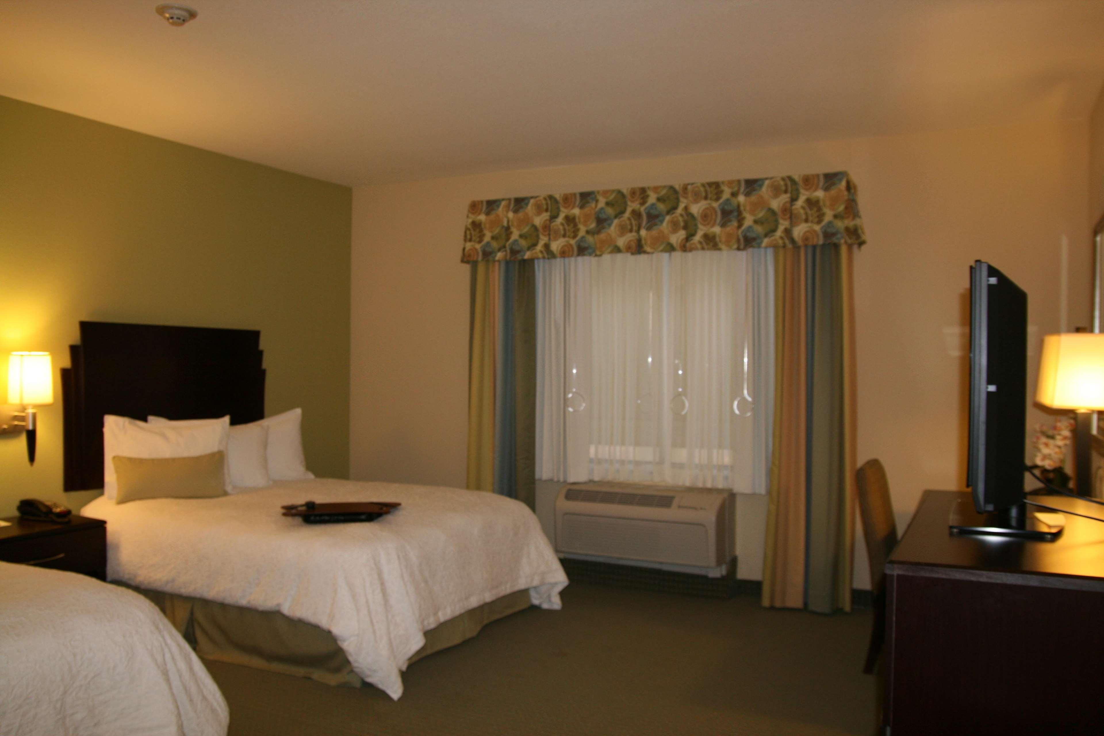 Hampton Inn Alpine Bagian luar foto