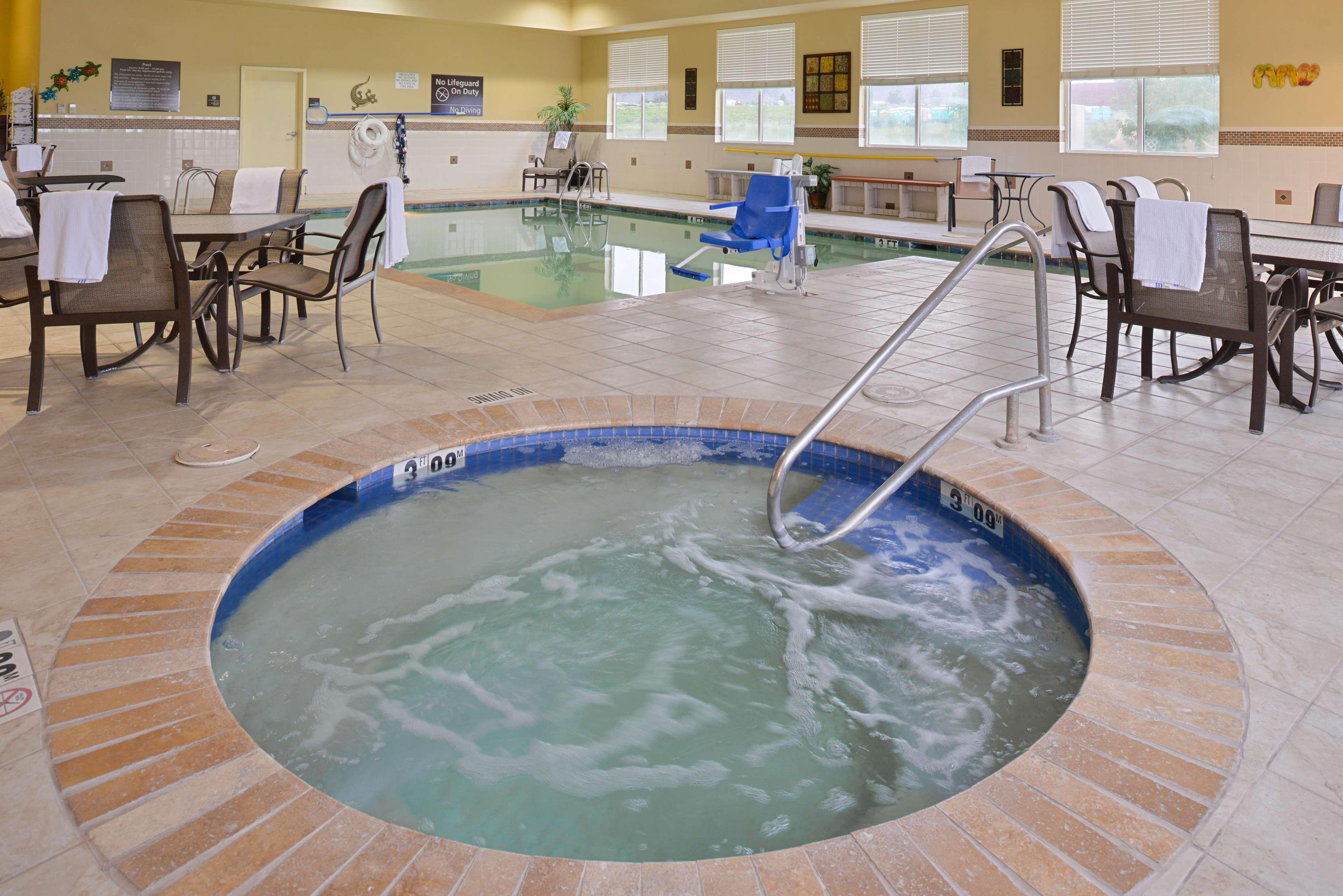 Hampton Inn Alpine Bagian luar foto