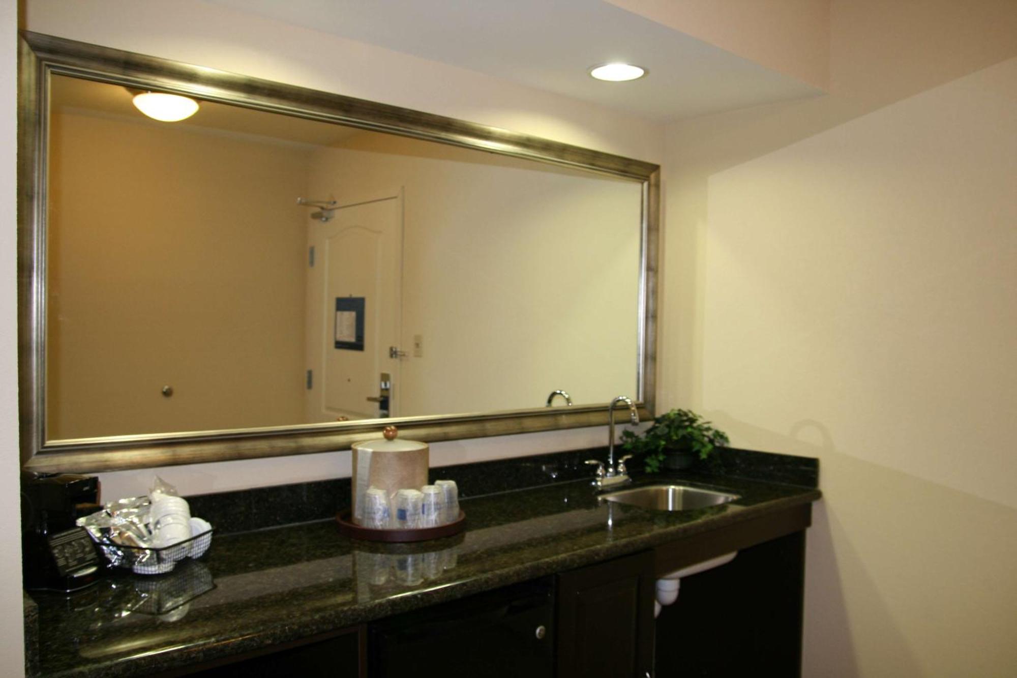Hampton Inn Alpine Bagian luar foto
