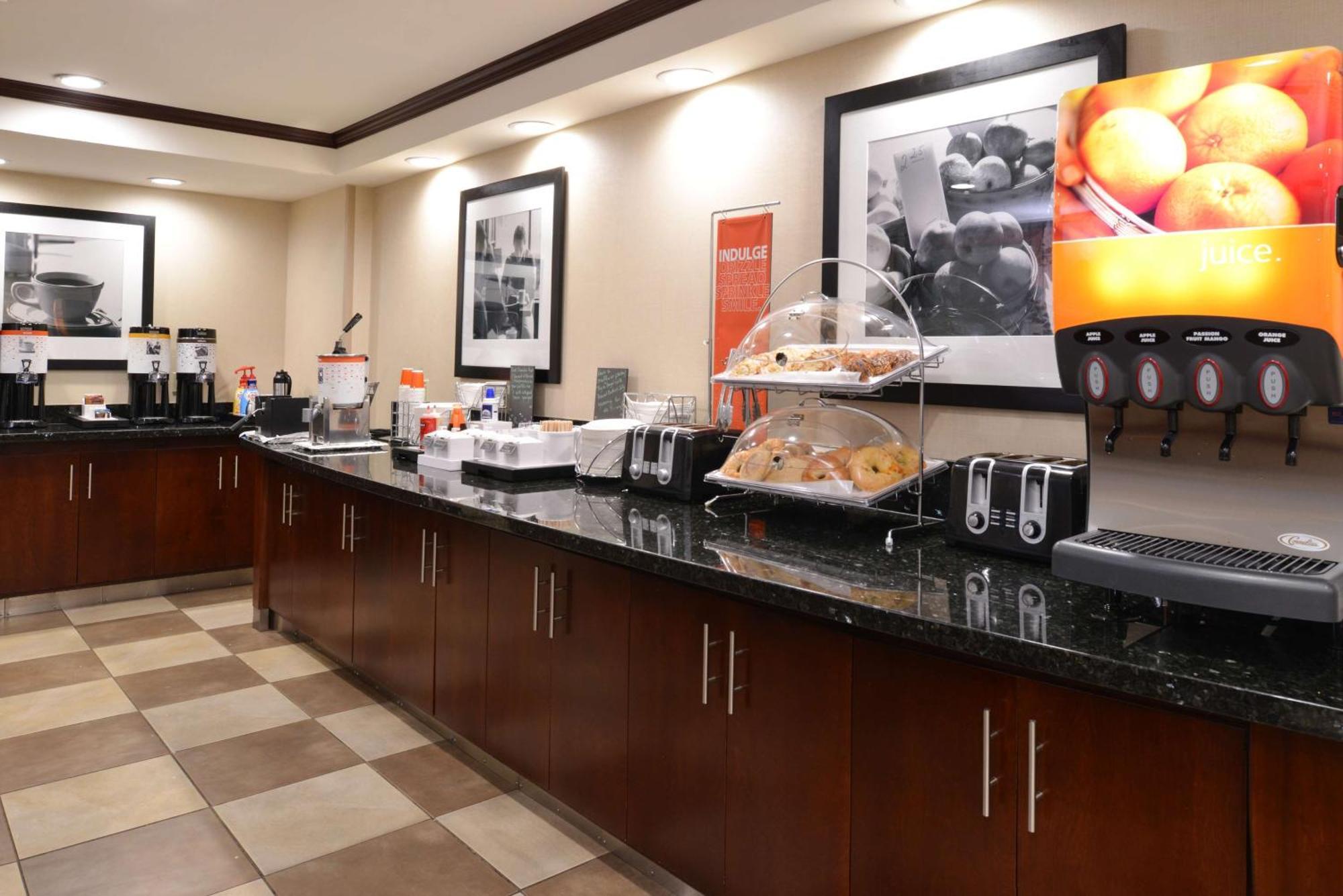 Hampton Inn Alpine Bagian luar foto