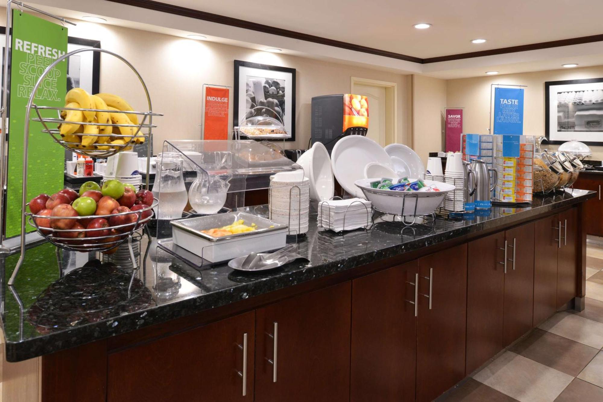 Hampton Inn Alpine Bagian luar foto