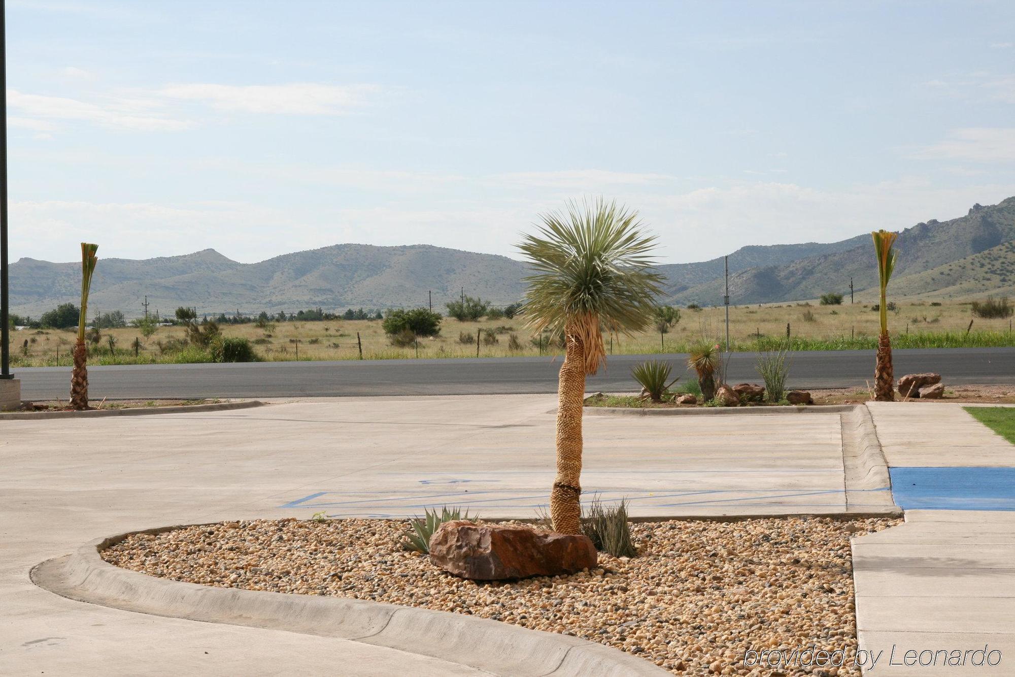 Hampton Inn Alpine Bagian luar foto