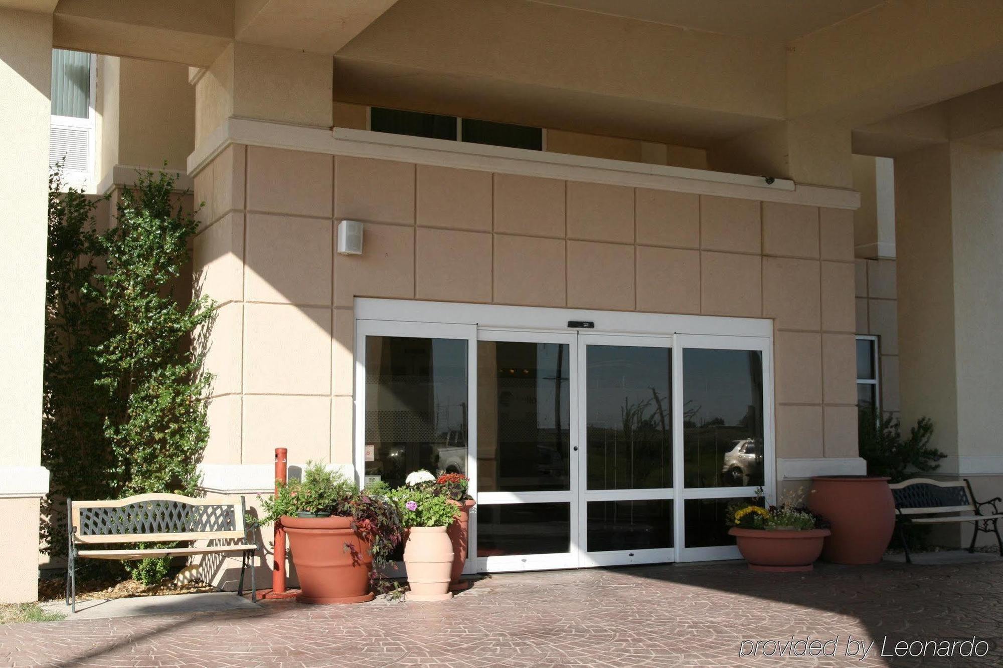 Hampton Inn Alpine Bagian luar foto